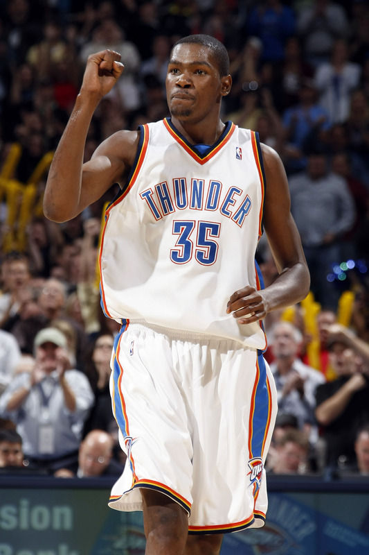 关于俄克拉荷马雷霆今夜队长鼓劲金州勇士外线爆发，冲刺阶段巴黎圣日耳曼调整名单以备欧冠看傻球迷的信息